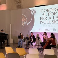 Los cinco artistas ensayando