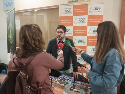 Javier Granero atendiendo a los medios de comunicación