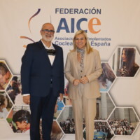 Francisco Vidal (Presidente de AICCV) con Davinia Bono (Vicepresidencia primera y Consellería de Vivienda, Empleo, Juventud e Igualdad)