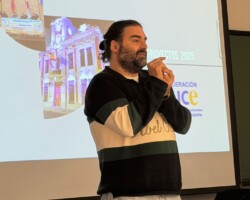 Carlos Sáez en la charla en la Universitat Jaume I de Castelló